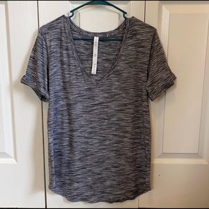 🍋Lululemon MDI Dri fit V neck